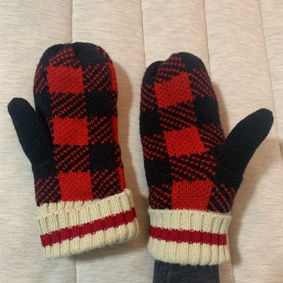 Canada plaid mittens - Picture 2 of 2